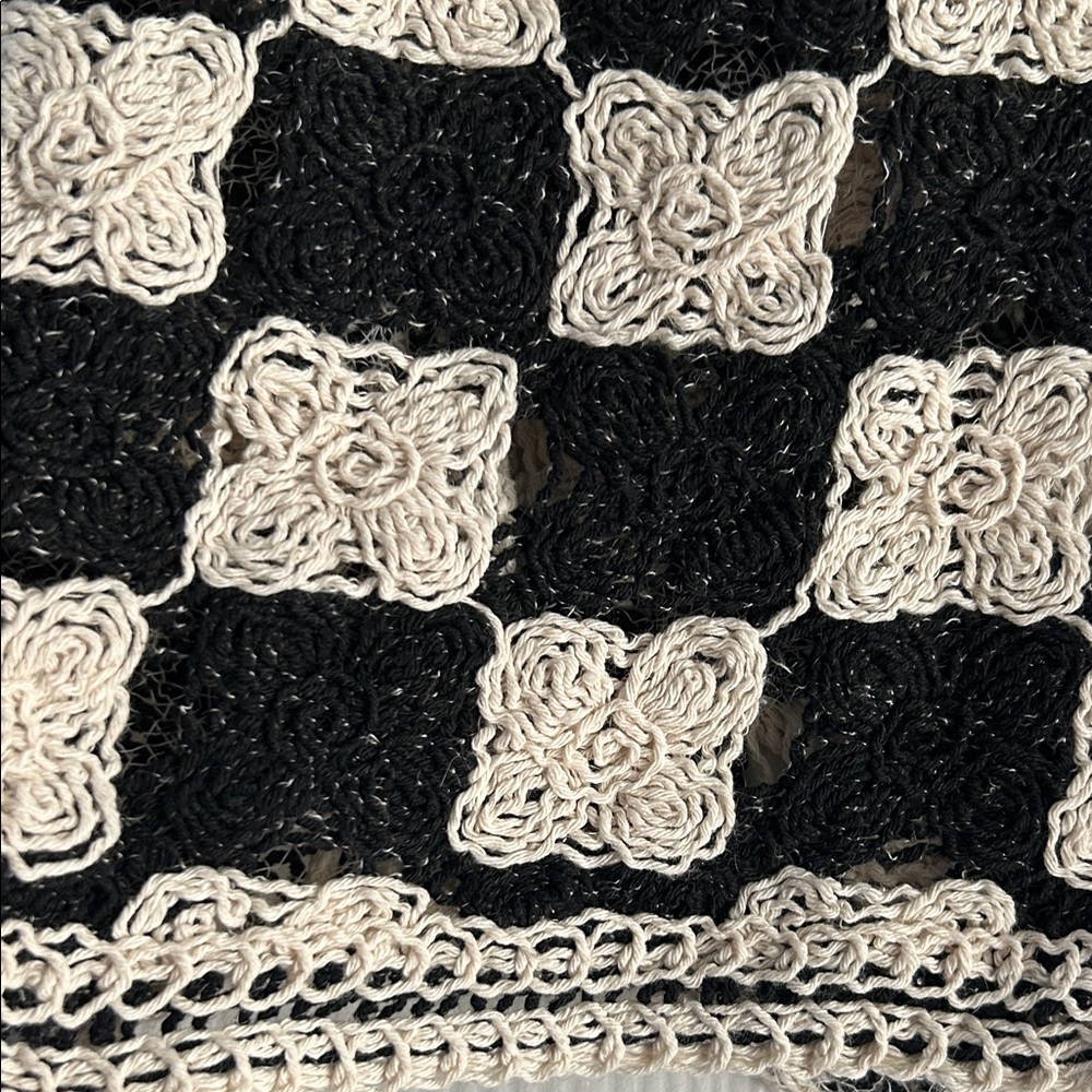 Black and Cream Checkered Crochet Vest - Picture 5 of 7